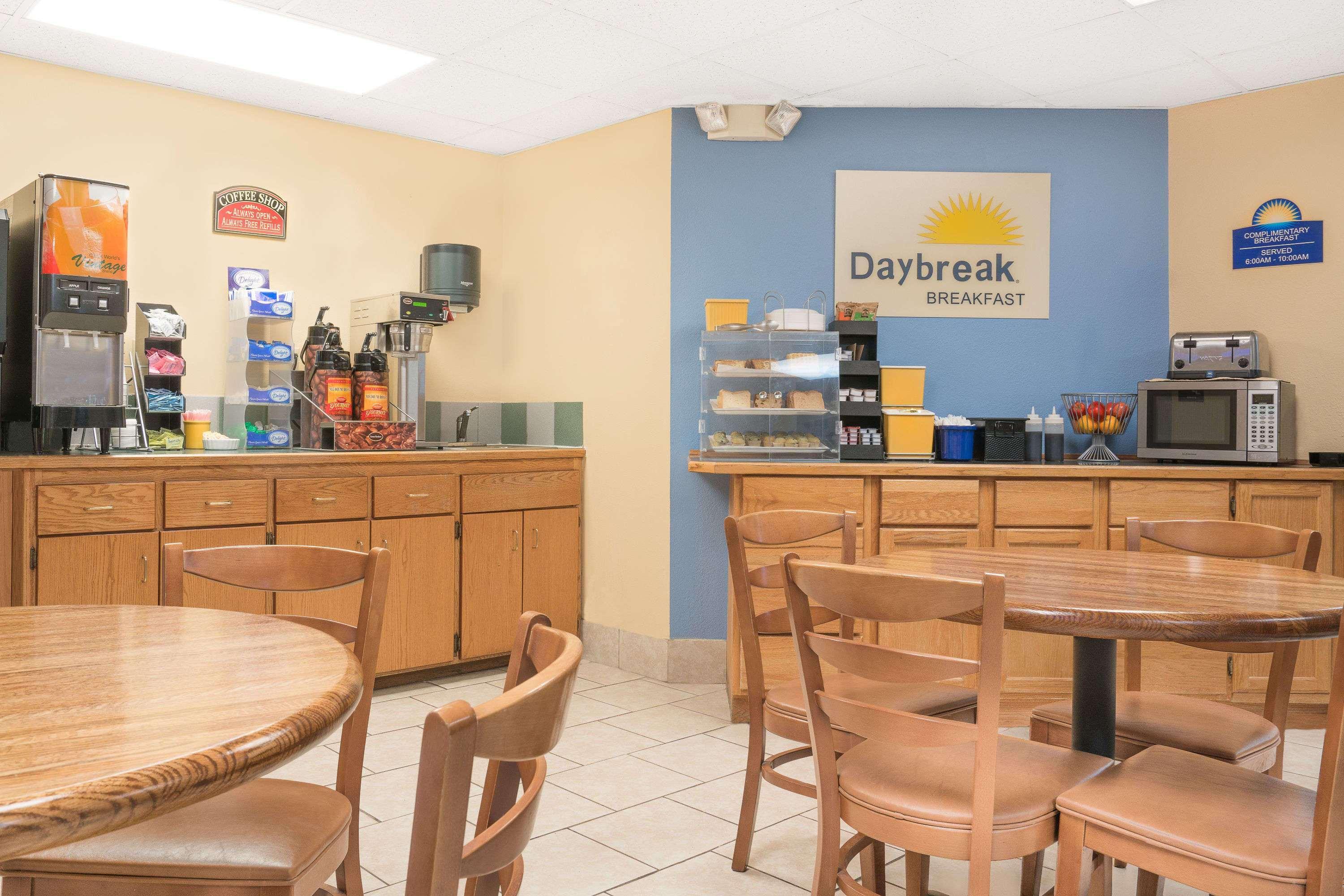Days Inn By Wyndham Alexandria Mn ภายนอก รูปภาพ