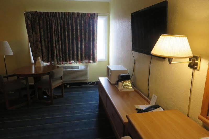 Days Inn By Wyndham Alexandria Mn ภายนอก รูปภาพ